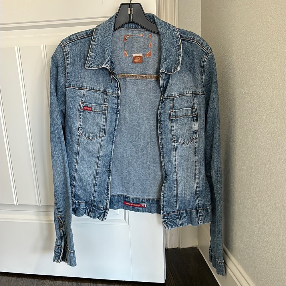 Vintage 2000s Guess Women’s Stretch Denim Jacket (Medium)